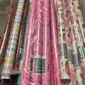 This is a gift Christmas paper or you can use wallpaper and many different to us